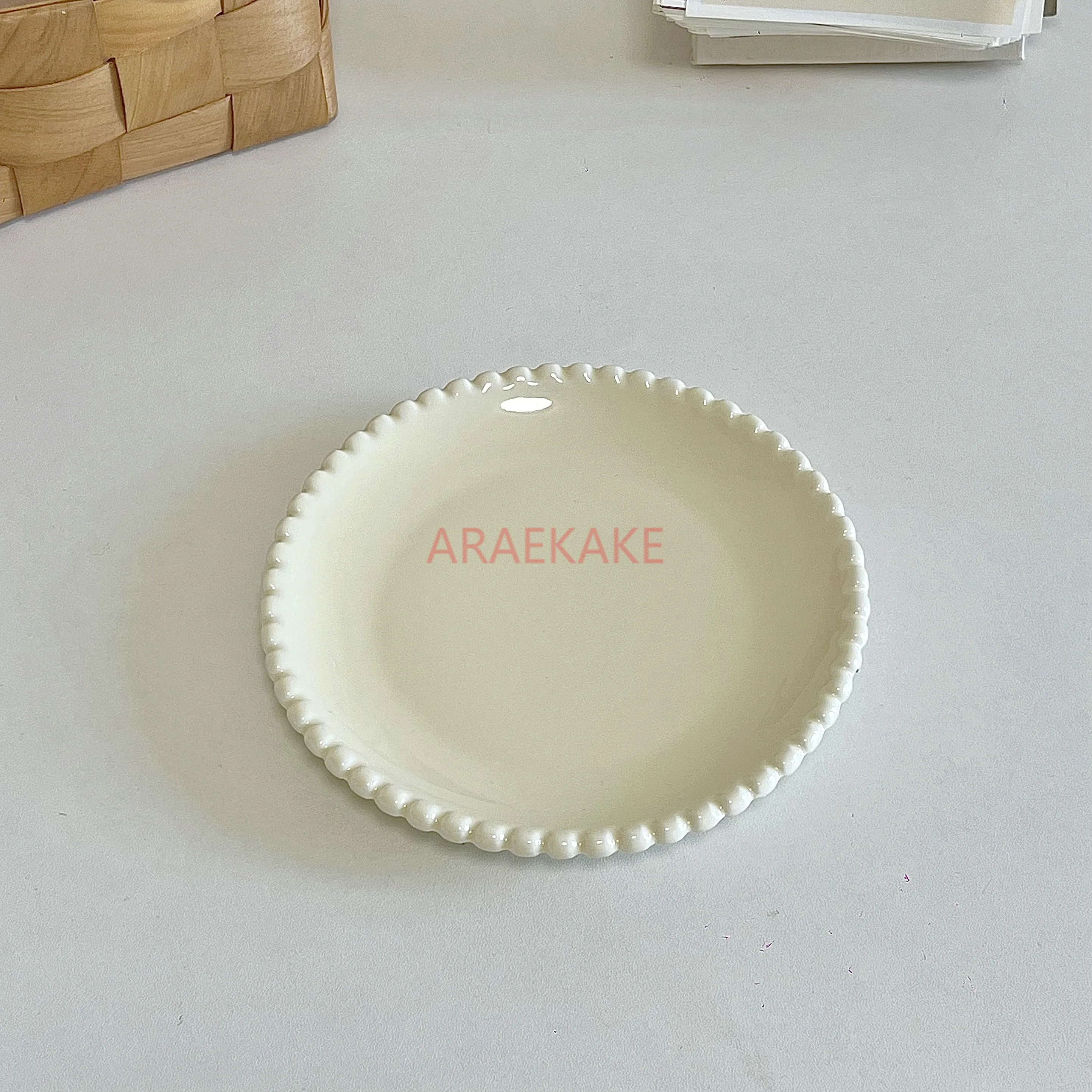 

Cream colored ceramic plate, household 6-inch small dish, creative dessert plate, cake plate