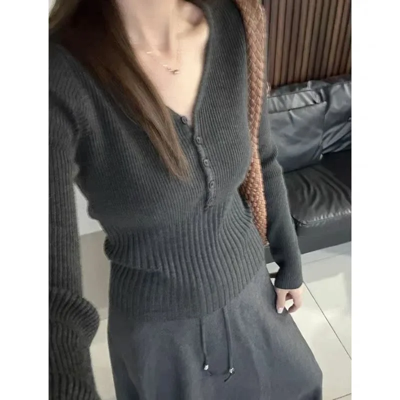 White V-neck Long-sleeved Knitted Women's Autumn Winter Petite Short Slim-fitting Sweater Early Autumn Chic Top