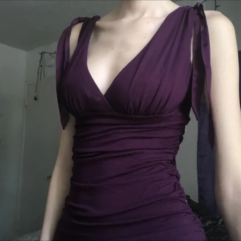 

Elegant Sleeveless with Folds Tank Top Women Clothes Streetwear 2025 Summer V-Neck Slimming Solid Casual Fashion Basic Chic Vest