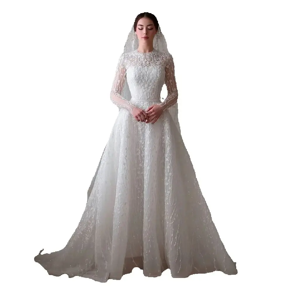 Maßgeschneidertes weißes A-Linie-Hochzeitskleid aus Tüll mit O-Ausschnitt und drapiertem Sweep-Zug, volle Spitze, ILLUSION-Ärmel, Party-Brautkleid