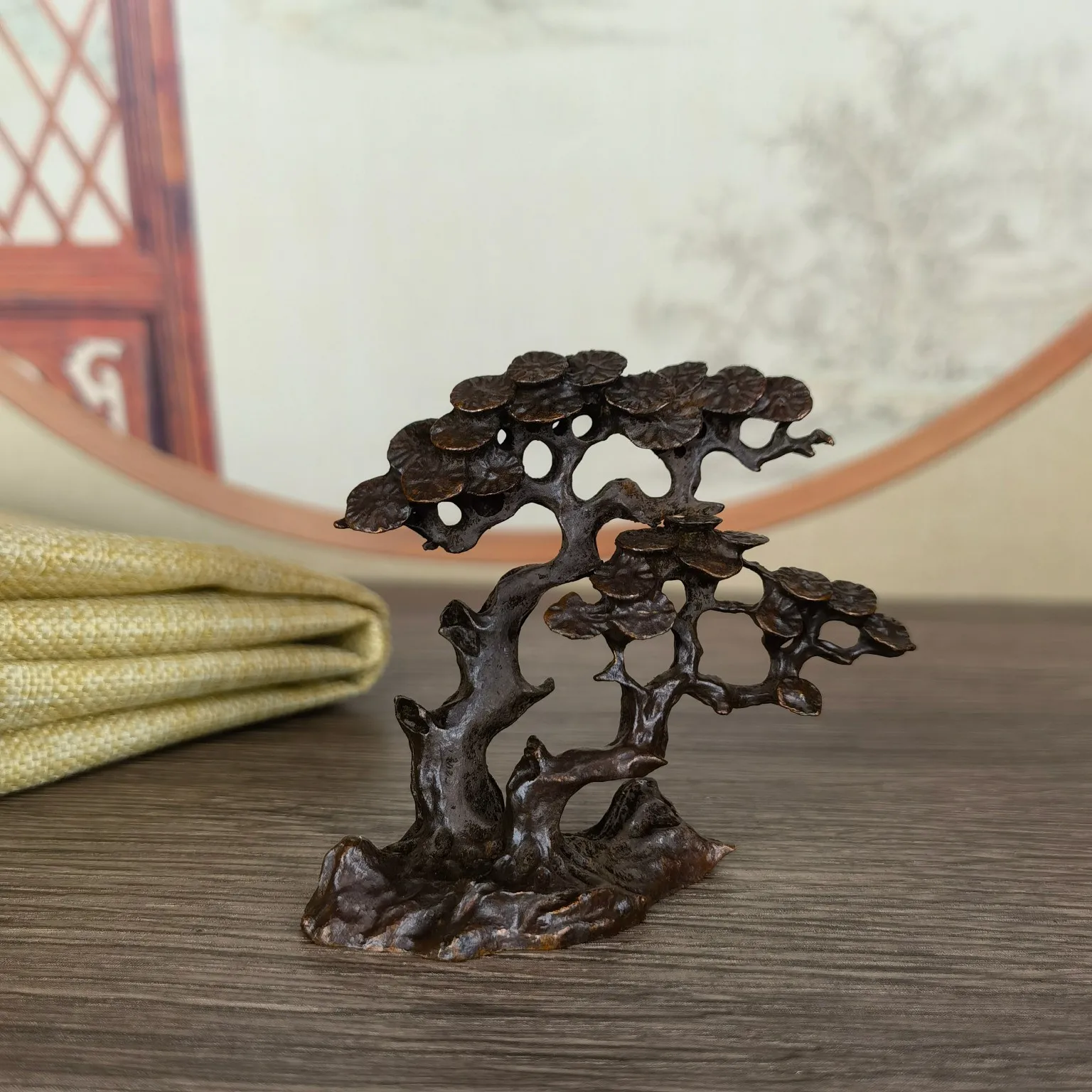 

Sculpture makes old copper welcome pine small ornaments, retro new Chinese home decoration cultural and play craftsmanship