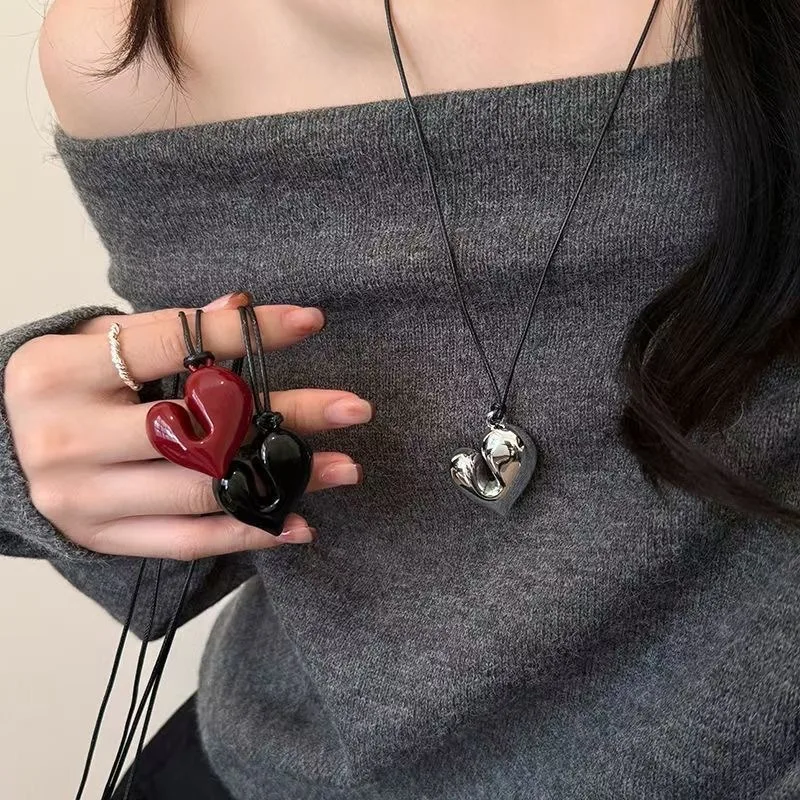 

Love necklace women's high-end black rope hanging neck sweater chain with adjustable drawstring autumn and winter accessories