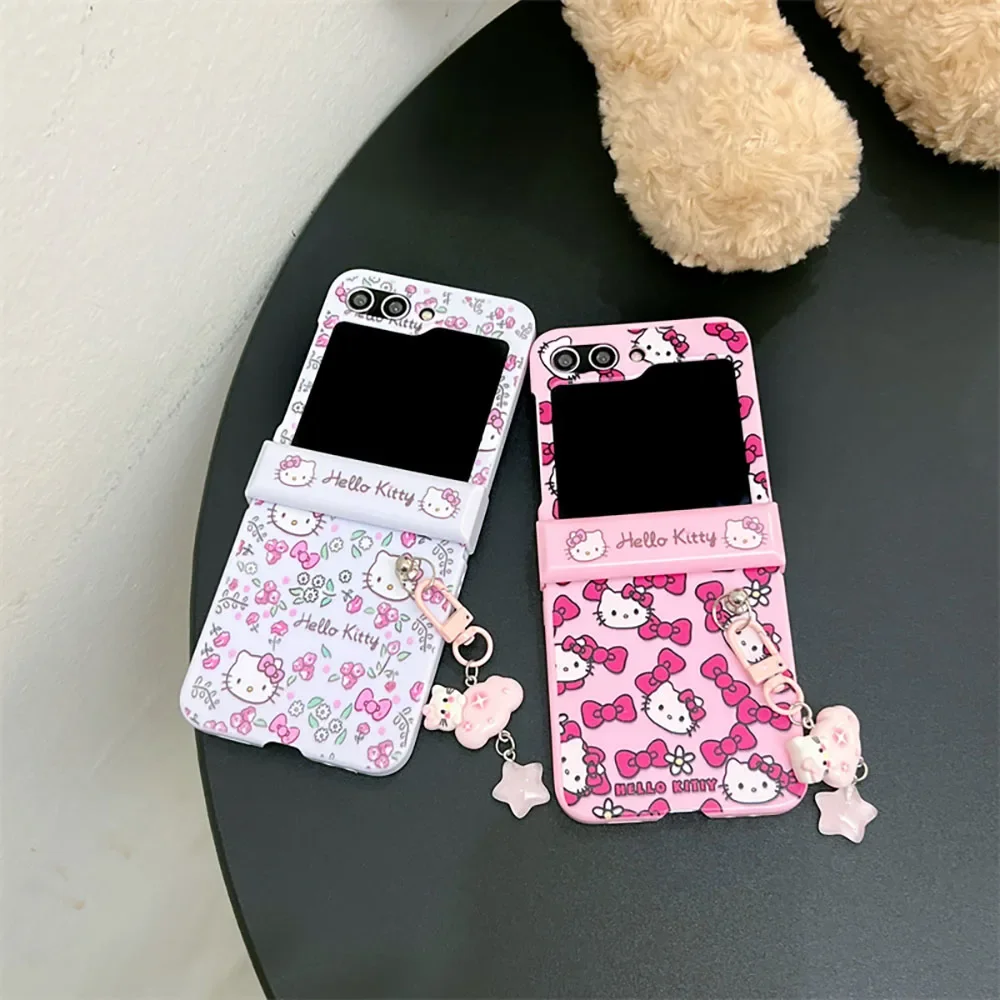 

Cute Hello Kitty With Pendant Phone Case for Samsung Galaxy Z Flip 3 4 5 Z Flip 6 5G PC Hard Anti-fall Back Cover Transparent