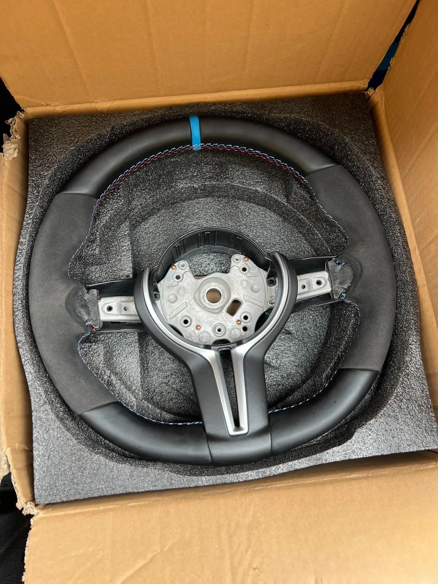 Roda kemudi kulit kustom, roda kemudi serat karbon performa untuk BMW F30 F32 F10 F20 F07 F01 E46 E60 E90 M3 M5 M