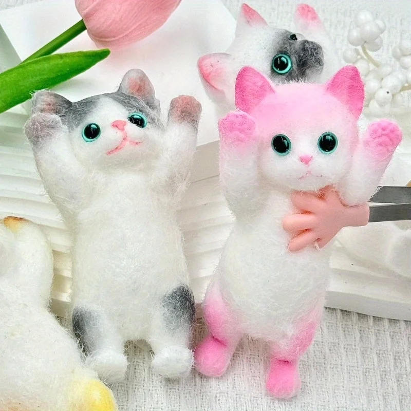 

Сжимаемая игрушка в форме маленького кота с мягким мехом, доступна в четырех цветах, с красивым дизайном котенка.