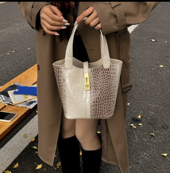 

New Niche Women's Bags, High-end Stone Pattern Handbags, Fashionable and Versatile Commuter Women's Bags