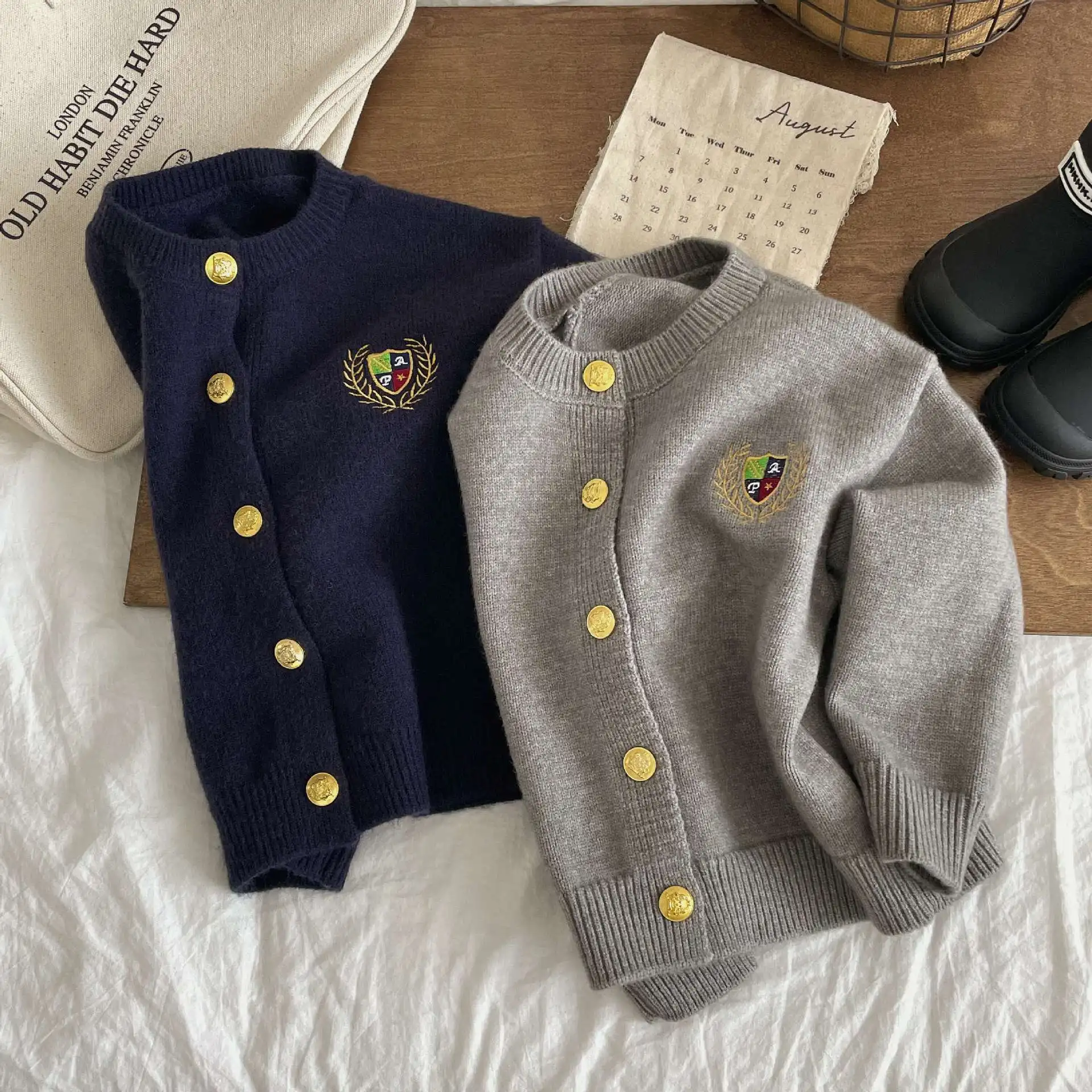 Children\'s sweater cardigan autumn and winter new style for boys and girls college style cardigan top embroidered solid color ve