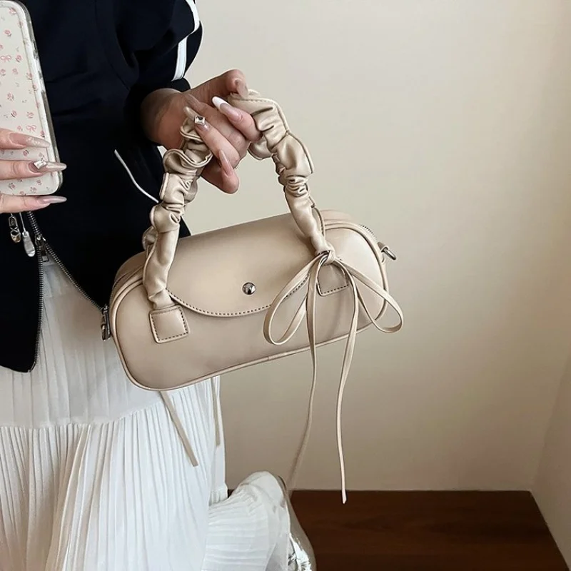 

Ladies Messenger Bag With Premium Leather And Trendy Design Boasting Famous Designer Elegant Style​