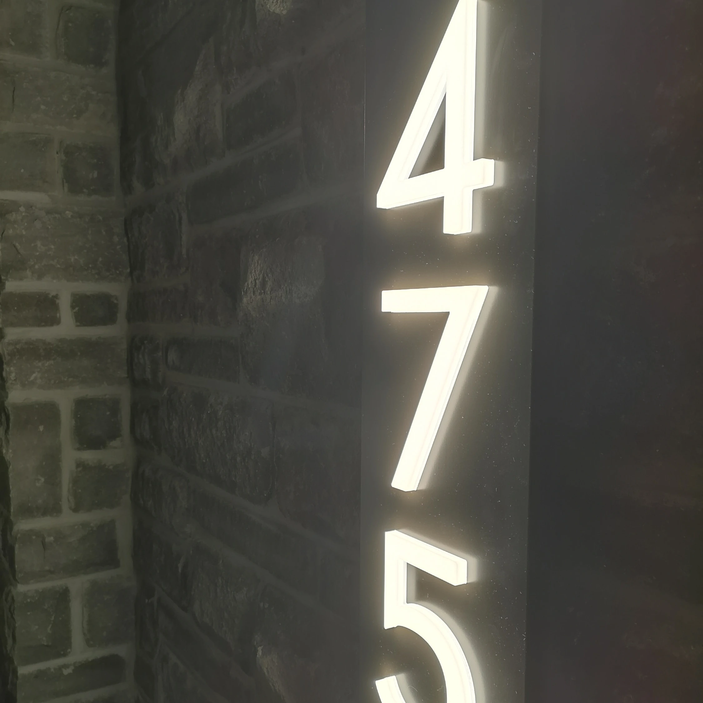 Imagem -02 - Customizável Led House Number Sign Bespoke Preto Branco Luz Amarela Disponível Rua Número do Quarto Personalização