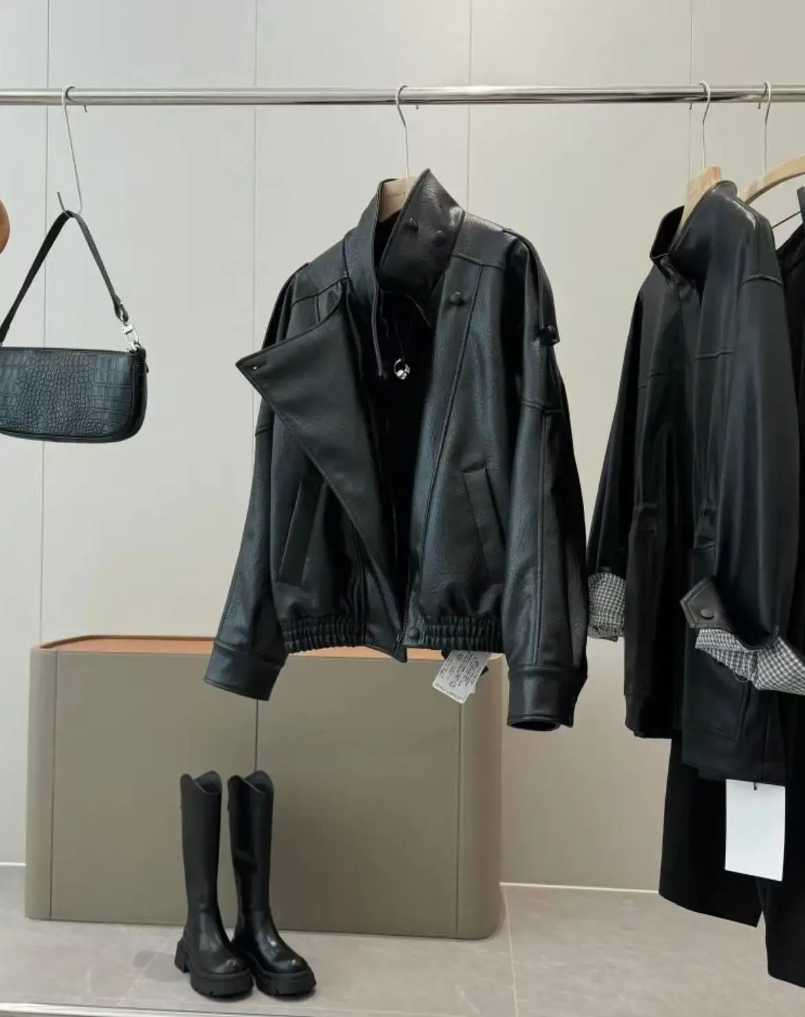 Alta qualiCasual Chic Giacche di pelle nera Donna Manica lunga Bottoni Elastici Cappotti oversize Moda 2026 Autunno Streetwear Cappotti