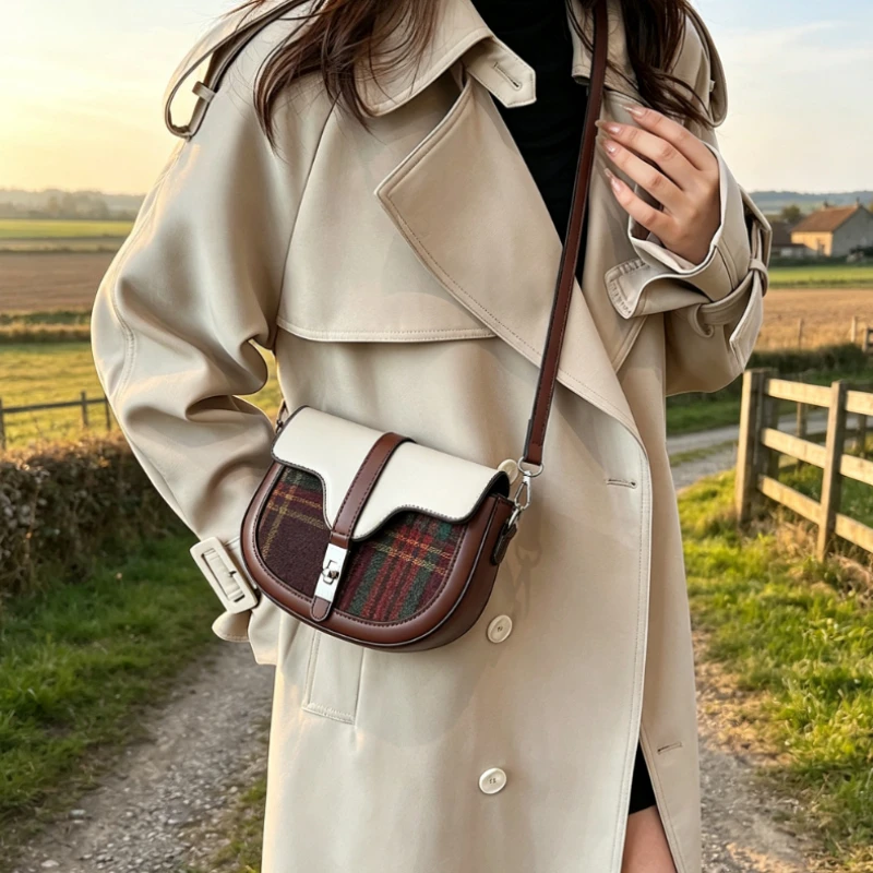 Classic style crossbody bag, fashionable and portable handbag, women's shoulder bag with adjustable shoulder strap