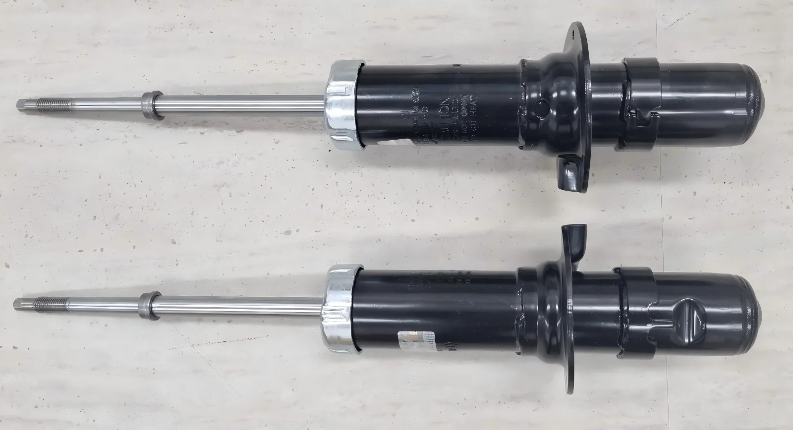 2PC Front Gas Shock Absorber 4431008C00 For Ssangyong Rexton 2006-2017 4WD 2WD