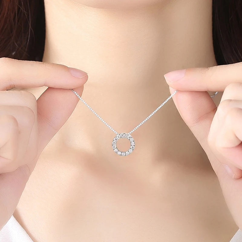 925 Sterling Silber Runde Zirkon-Anhänger-Halsketten für Damen, modischer edler Schmuck, halb mit Strasssteinen besetzte glänzende Kreis-Schlüsselbeinkette – Detail 23
