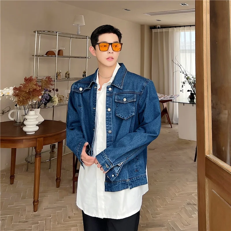 

Мужская джинсовая куртка весна 2023: модный асимметричный дизайн, удлиненная модель, повседневный свободный крой в корейском стиле для подростков
