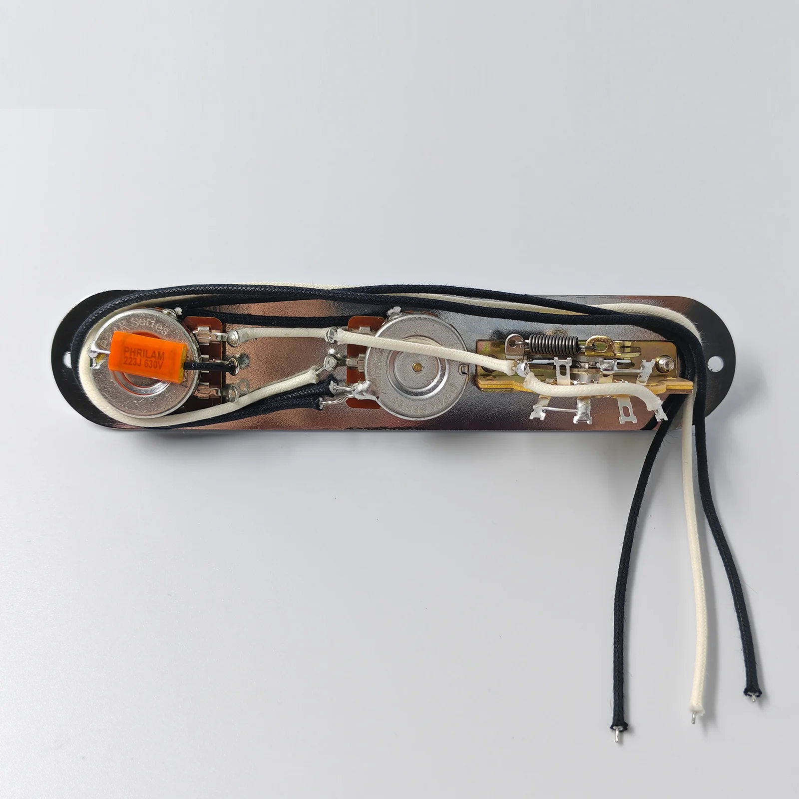 PHRILM Pro Vollständig Vorverdrahtete Gitarren-Steuerplatte, Vorverdrahteter 3-Wege-Kippschalter, Kupferschaft-Potentiometer, Lautstärke- und Tonregelsystem – Detail 4