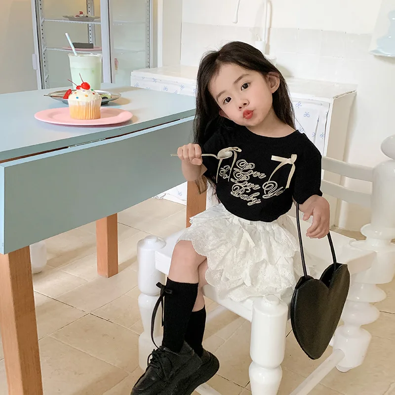 

Girls Butterfly T-shirt 2024 Summer New Childrens Wear Childrens Printed T-shirt White Cake Skirt Sweet Two Piece Set