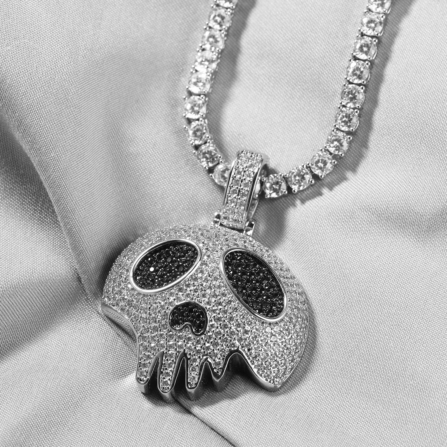 Uwin Big Black Eye Skull Pendant Micro Paved Out Cubic Zirconia Gothic Halloween Jewelry Gift For Men's Women Hiphop Jewelry