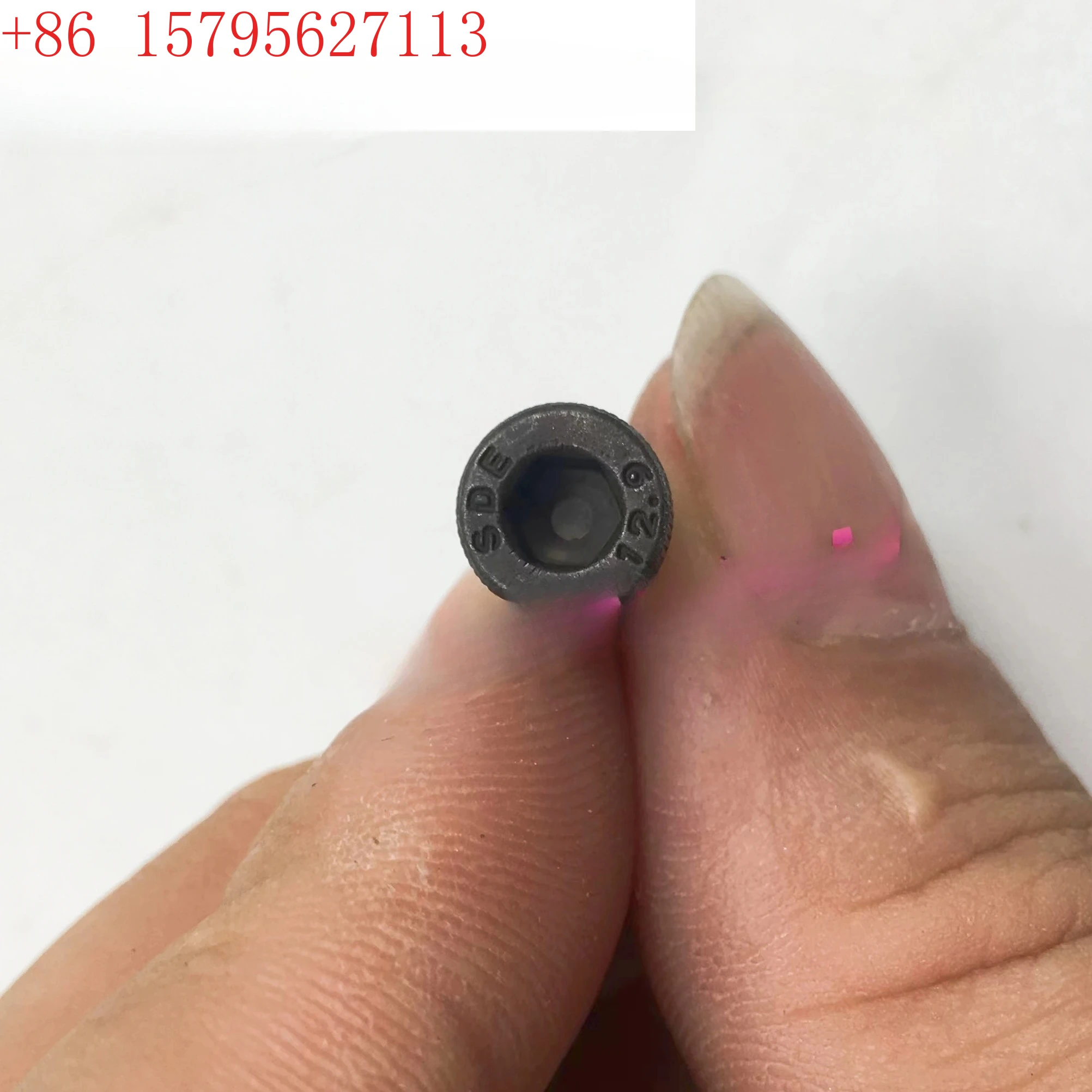 

Специальный шестигранный высокопрочный винт для электромагнитного клапана экскаватора