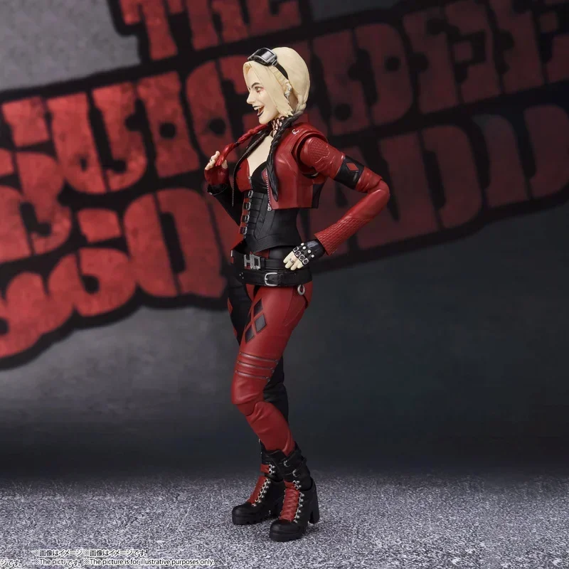 ในสต็อก Bandai S.H.Figuarts SHF ของแท้อะนิเมะ Harleen Quinzel ทีมฆ่าตัวตายอะนิเมะ Action Figure สะสมของเล่นเด็กของขวัญ