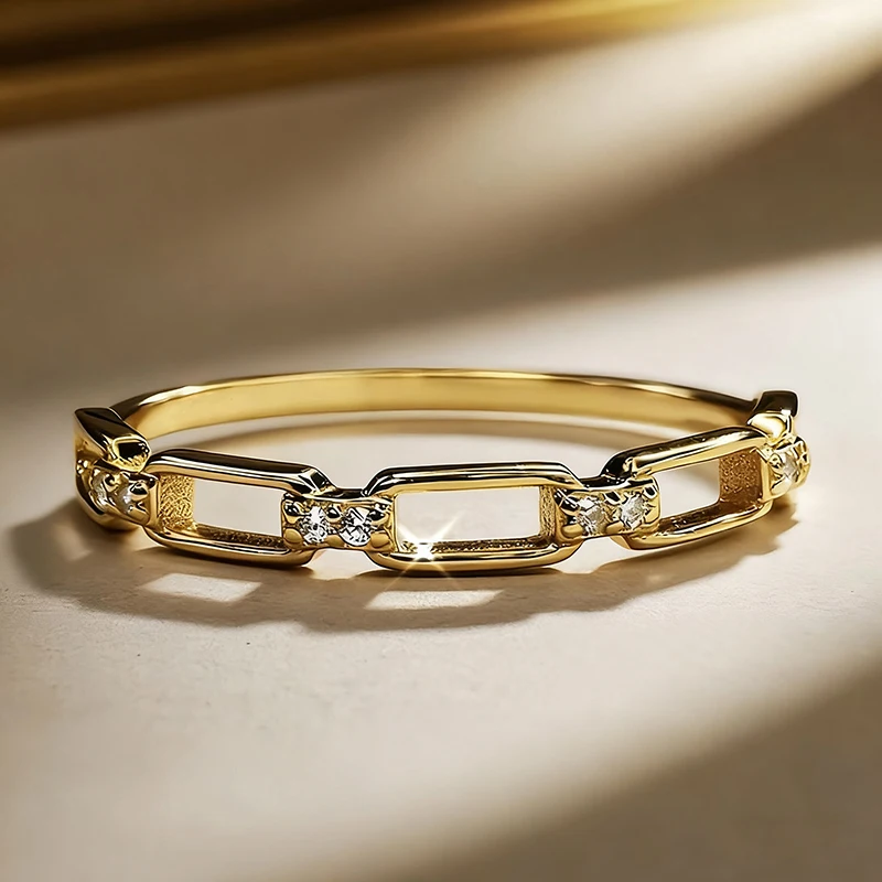 Huitan Fingerring mit Kettendesign für Damen, Statement-Ringe für den Alltag und Partys mit glänzendem Zirkonia in Goldfarbe, trendiger Schmuck – Detail 3