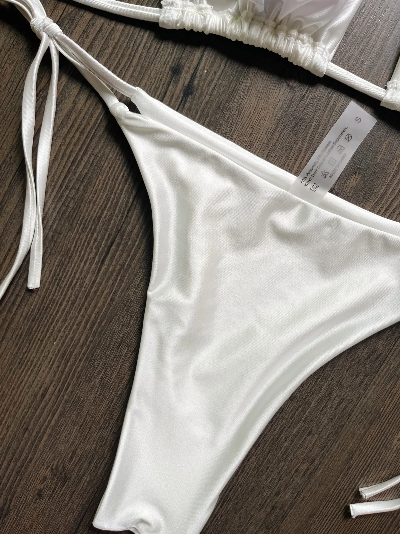 Wickel-Bikini aus metallischem Satin für Damen, zweiteiliger Badeanzug, brasilianischer Badeanzug, Damen-Bikini-Set. – Detail 9