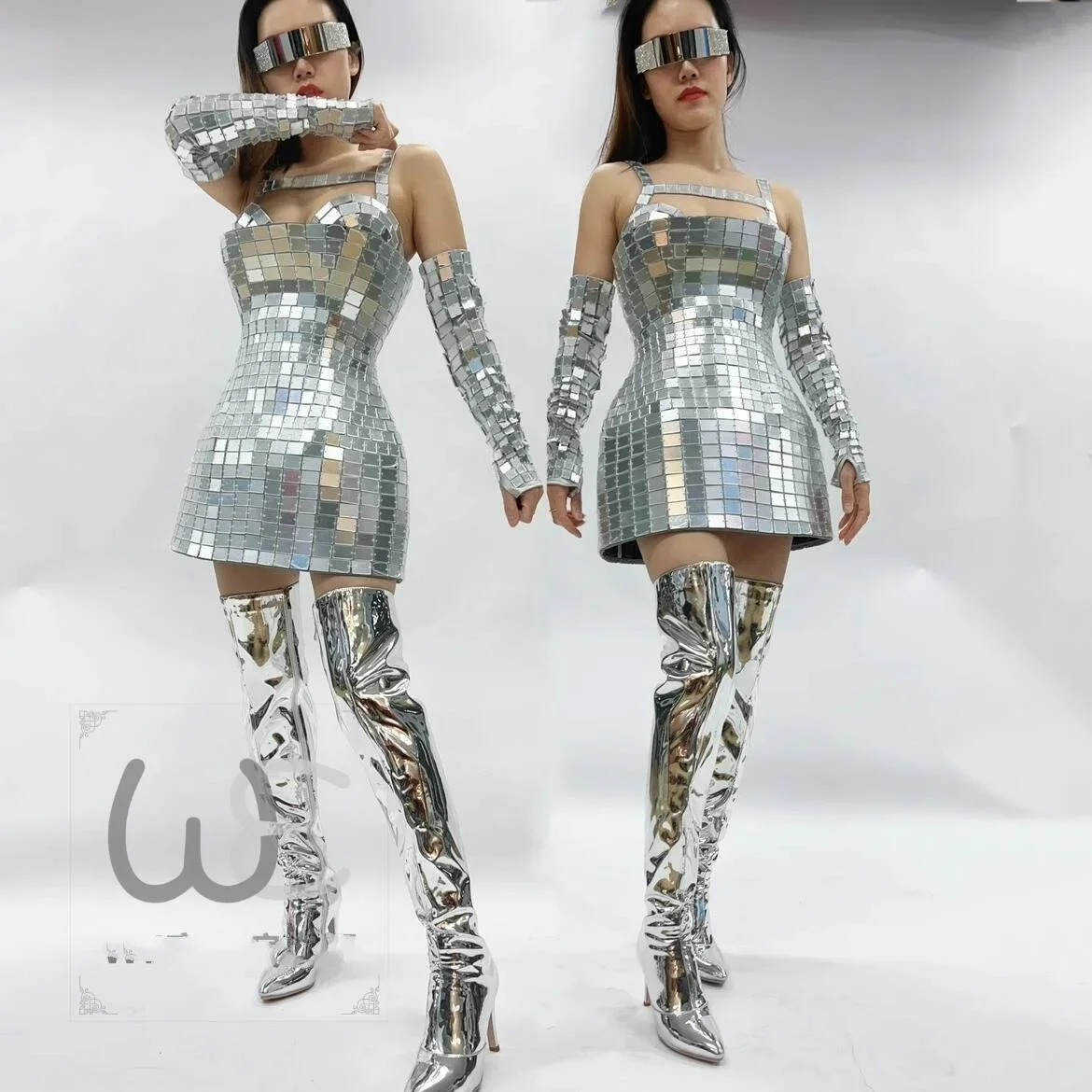 Silver mirror clothing Beyoncé with the same sense of technology Silver tube top skirt Goddess Festival