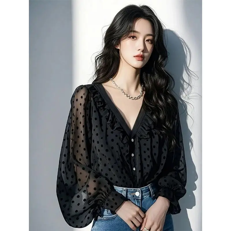 水玉セクシーな黒シフォンブラウスフリル V ネックボタンアップシャツランタンスリーブルーズエレガントなオフィスレディニッチトップスファッション