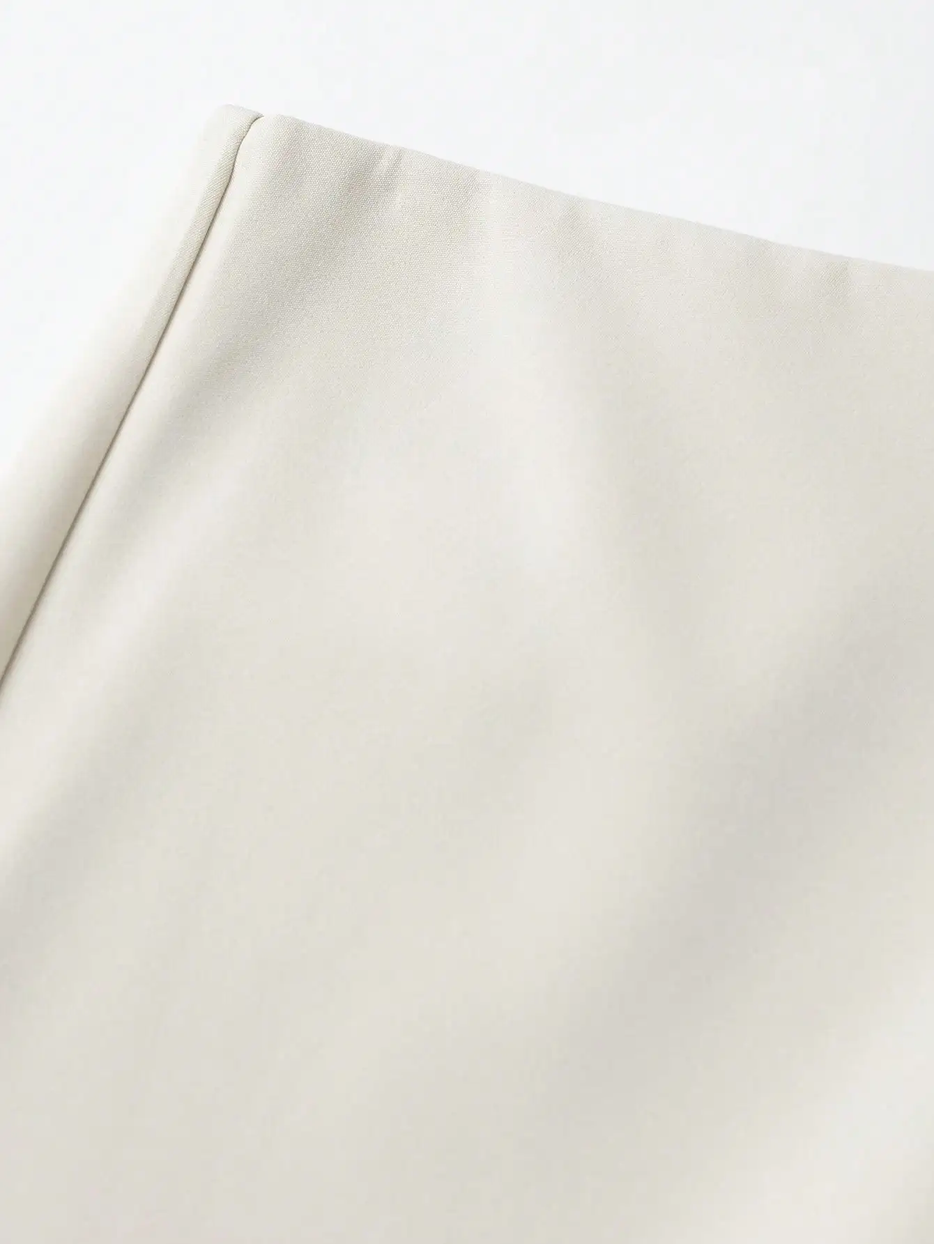 Saia Assimétrica Creme para Mulheres com Fecho de Zíper Lateral