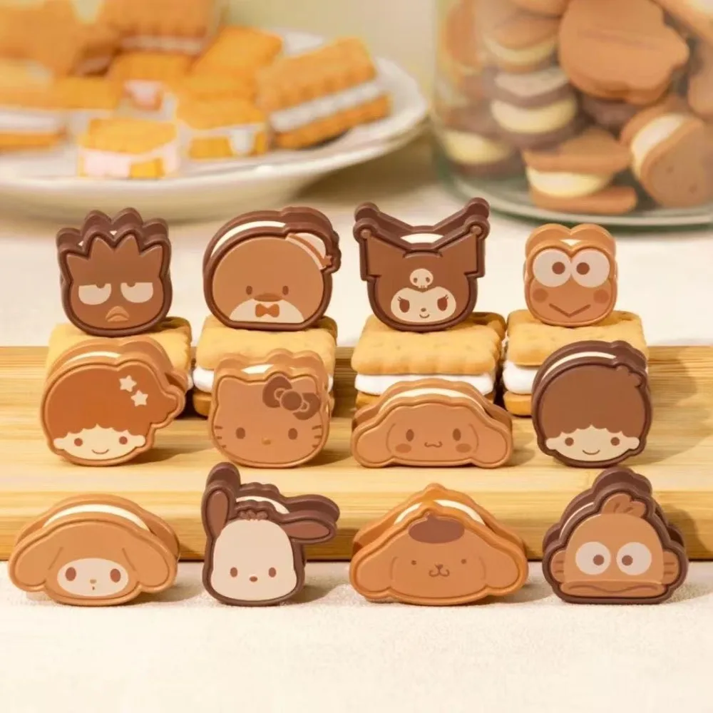 

Genuine Wandian Infinite Sanrio Family Sandwich Biscuit Series Candy Bean Blind Bag Cute Frosting Mini Figurine Collectible Toy