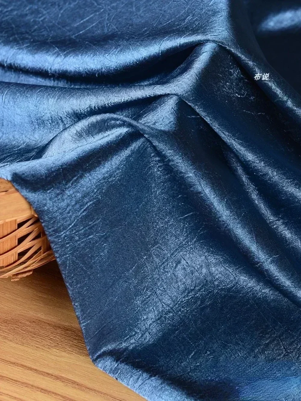 

Глянцевая гладкая атласная ткань с уксусной кислотой, весна-лето, одинарная тонкая морщинистая одежда, сделай сам, шитье по метрам, тканевый материал