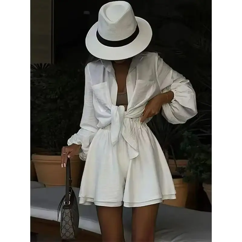 

Новый летний модный повседневный комплект в американском стиле: универсальный комплект из двух предметов 2026 года – топ с длинным рукавом и шорты с оборками для женщин