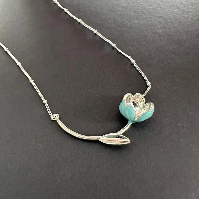 VKVVA Fresh Sweet Valley Lily Pendant Necklace, Enamel Bell Orchid Bud Single Stem Floral Clavicle Chain for Women Jewelry Gift