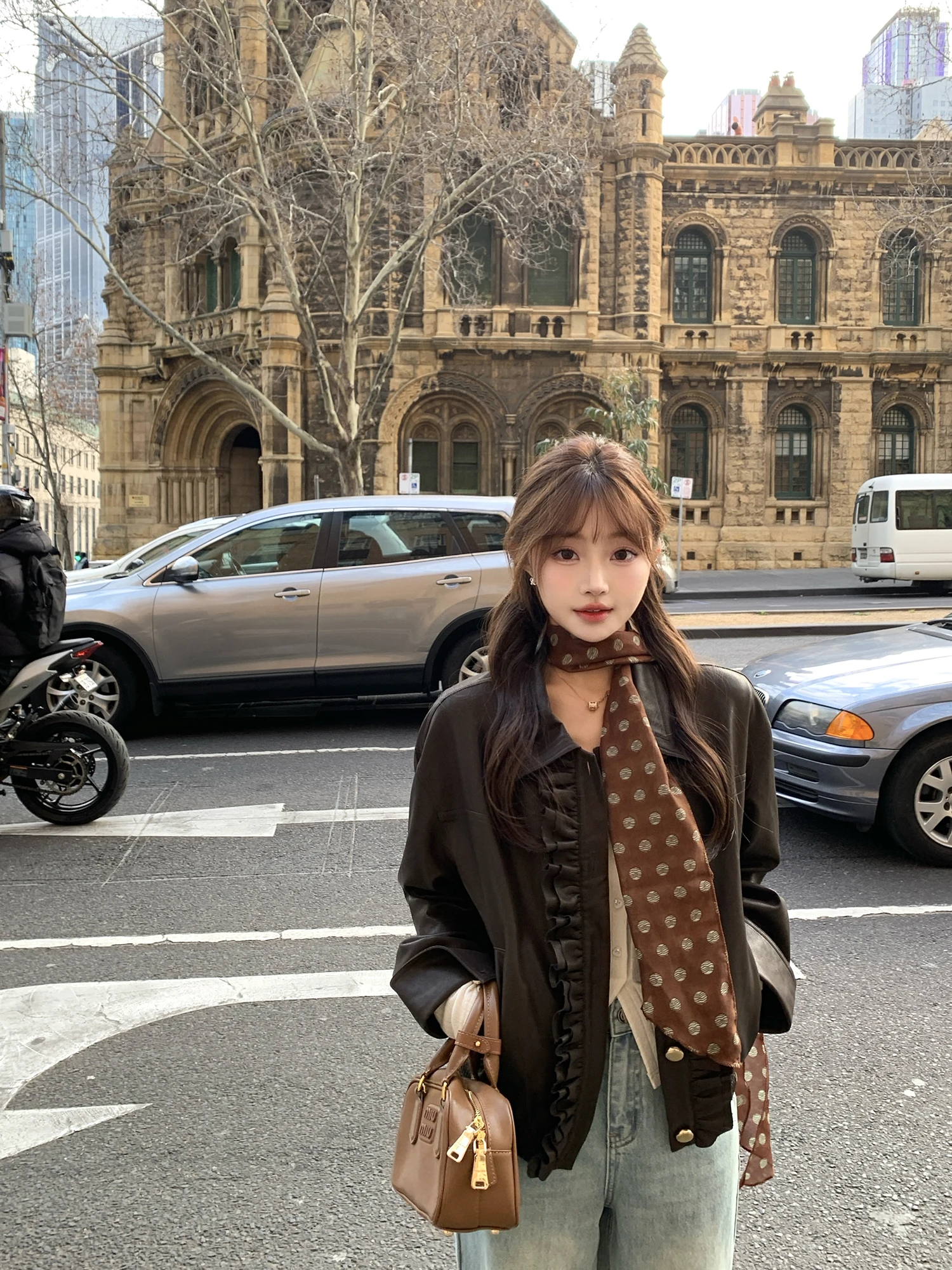 جاكيت جلد نسائي بتصميم عتيق من Pokemeng، تصميم ربيعي عصري بحافة مكشكشة، قطعة علوية متعددة الاستخدامات على الطراز الباريسي.