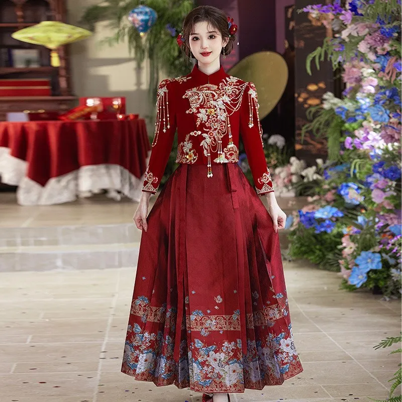 

A new Chinese-style dress set wedding