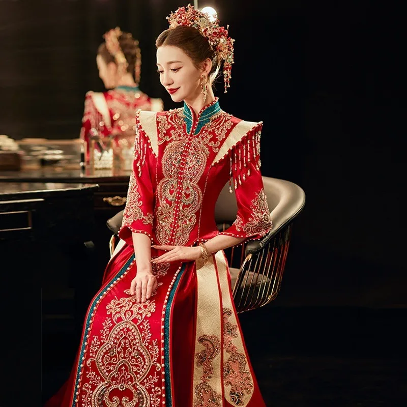

New Chinese-style toasting luxury dragon and phoenix wedding dress heavy industry gift