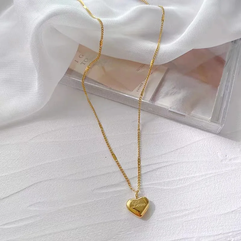 Nuova collana cuore d'amore con stile semplice, catena collo di lusso leggera, gioielli cuore pesca, regalo di compleanno