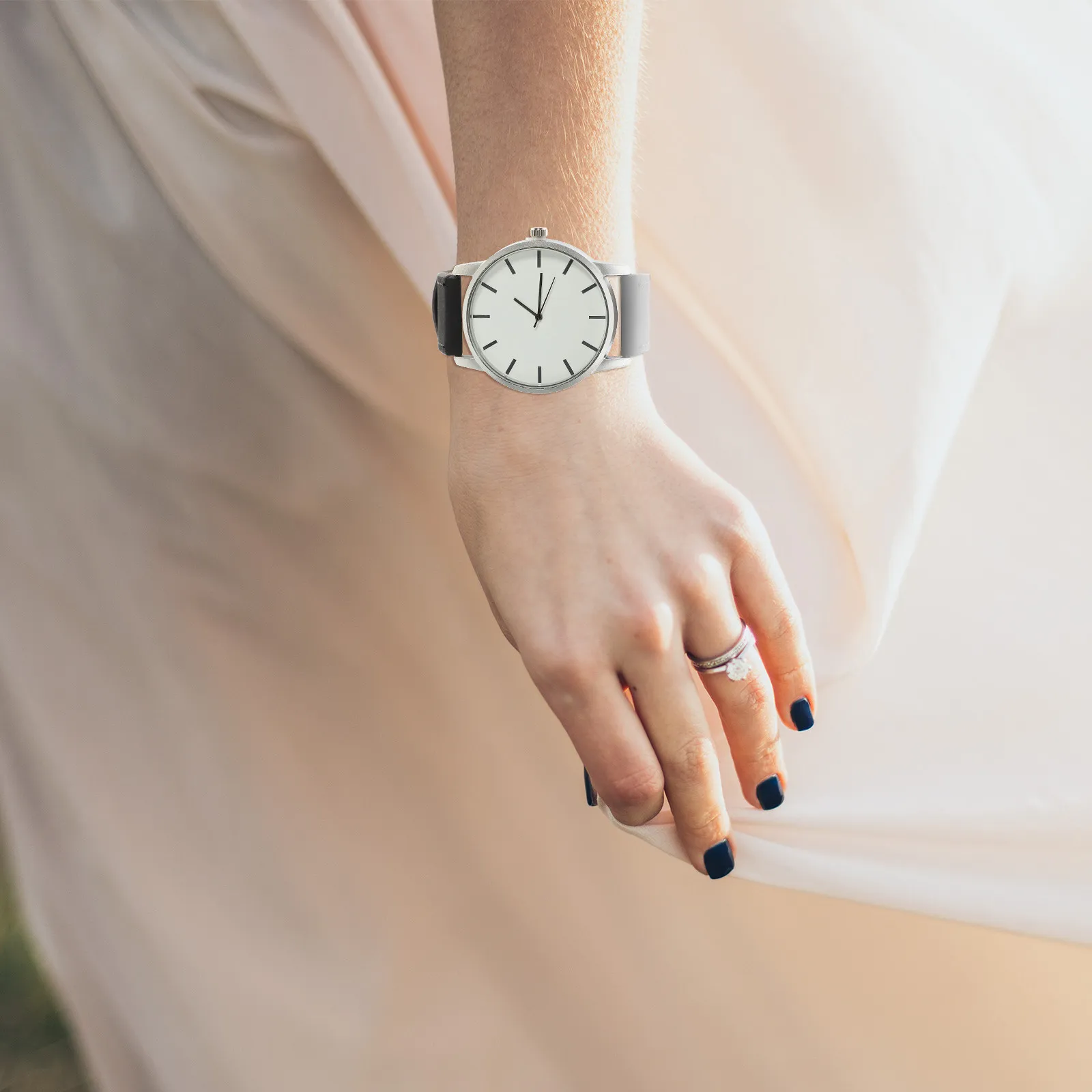 Minimalist Quartz Watch for Women and Men Strap Scratch-Resistant Glass Face Comfortable Adjustable Fit Daily