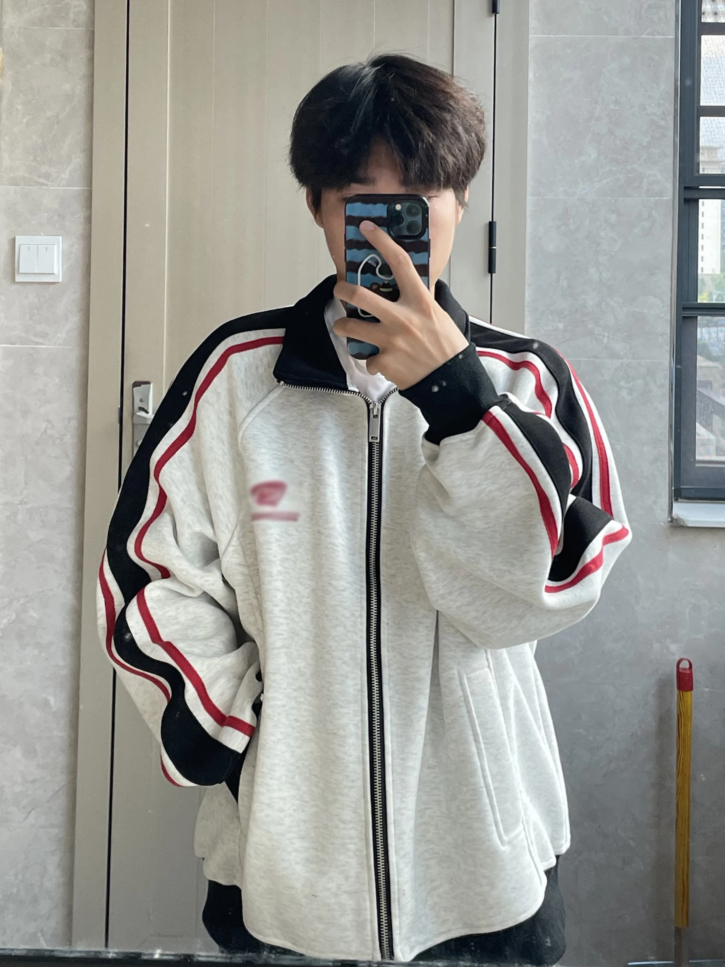 

Мужская бейсбольная куртка-свитер с полосатым узором и воротником-стойкой, белая, осенняя, в университетском стиле, спортивная, свободного кроя, для повседневной носки