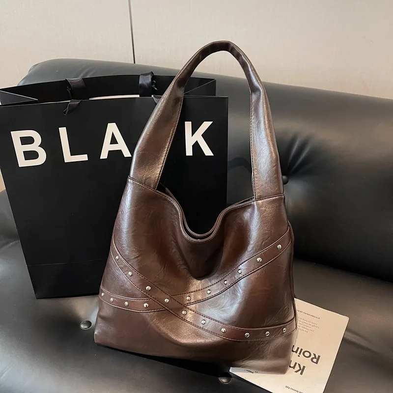 

PU Shoulder Bag Solid Color Bag Body Design with Fixed Shoulder Strap Fashionable Large-capacity Commuter Tote Bag