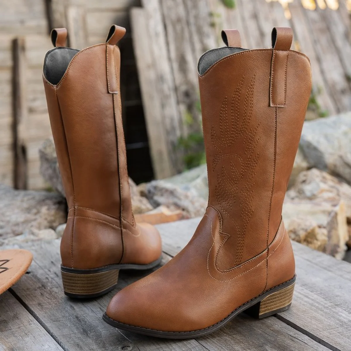 2025 New cross-border trade plus-size fashionable, trendy, versatile and durable women's mid-calf boots and Western boots