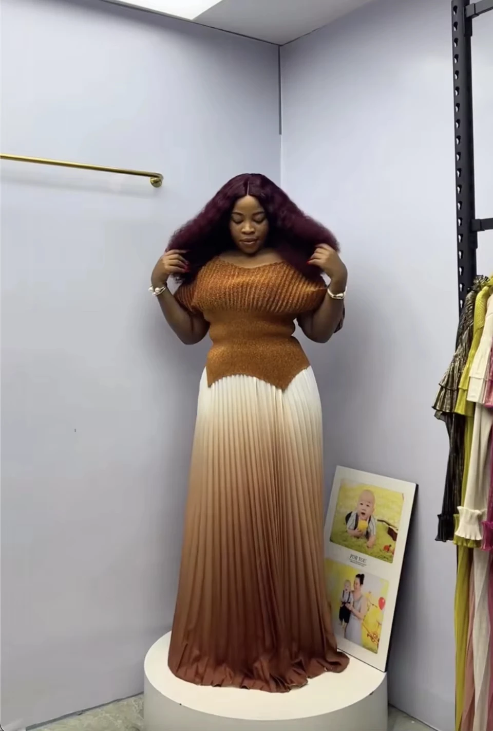 YEZOER Pieghettato 2 Pezzi Set Moda Donna Scollo a V Maniche corte a pipistrello T-shirt con orlo irregolare + Nuova gonna di colore sfumato Vendita calda