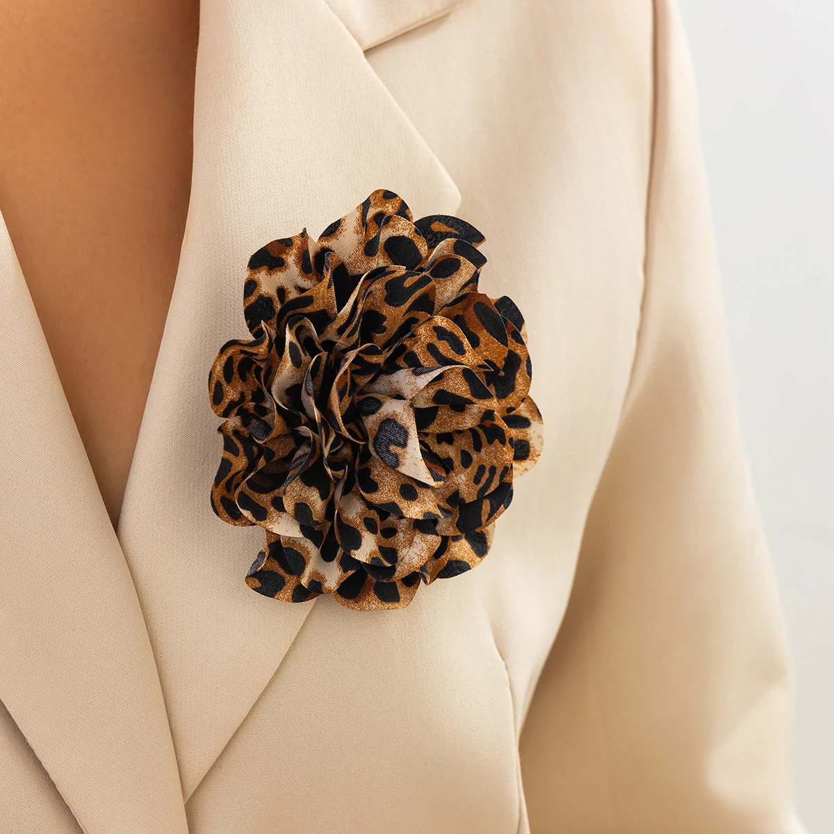 Ingemark Übertreiben Sie mehrschichtige Stoff-Stoff-Blume, stilvolle Brosche, handgefertigt, Anzug, Pullover, Dekor, Anstecknadeln, Broschen, Zubehör, Geschenk