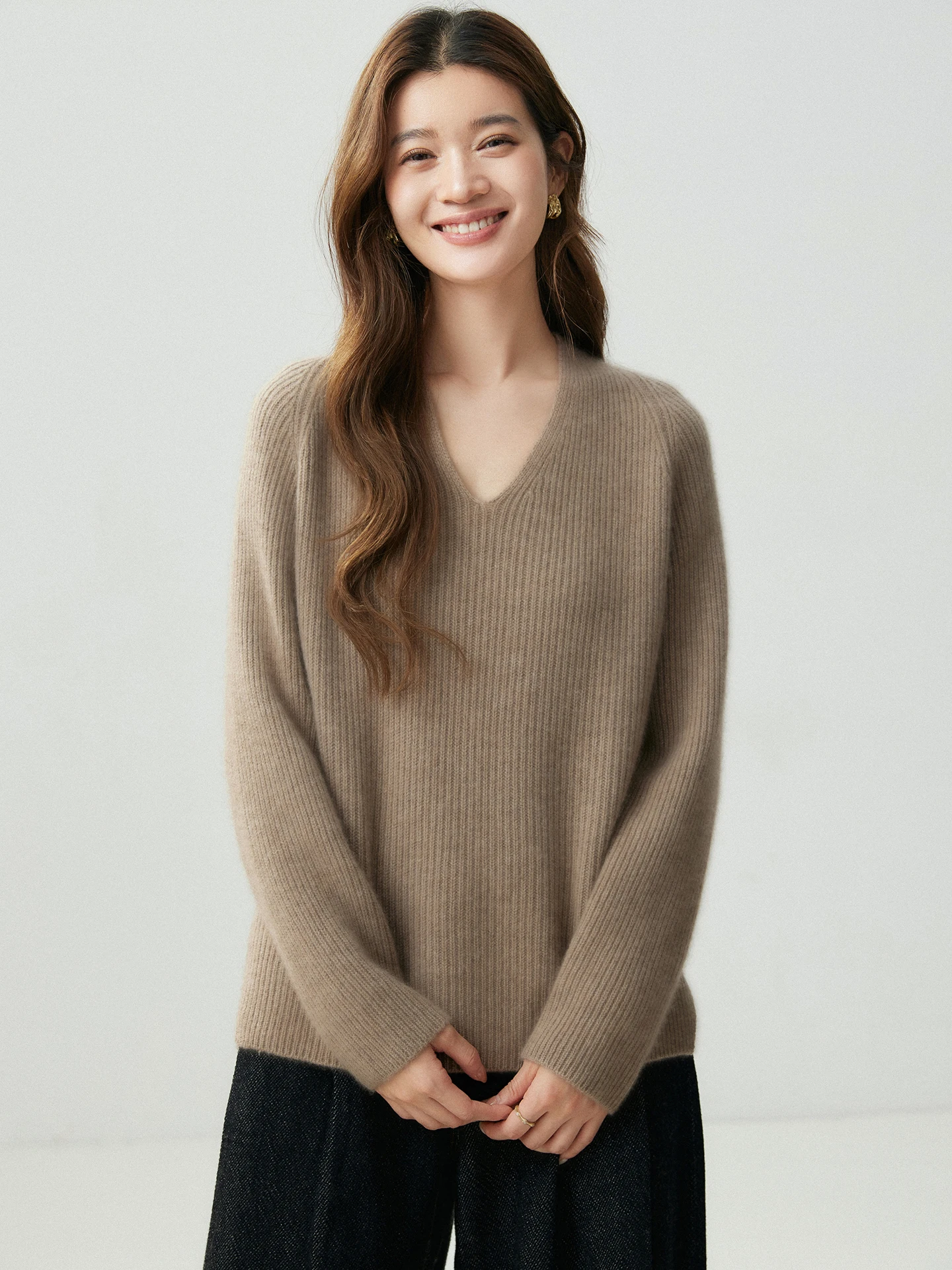 Relaxed V‑Neck Women Cashmere Pullover Chic Vertical‑Rib Knit Sweater 100% Cashmere Top MultiColor Autumn Winter Ladies Knitwear