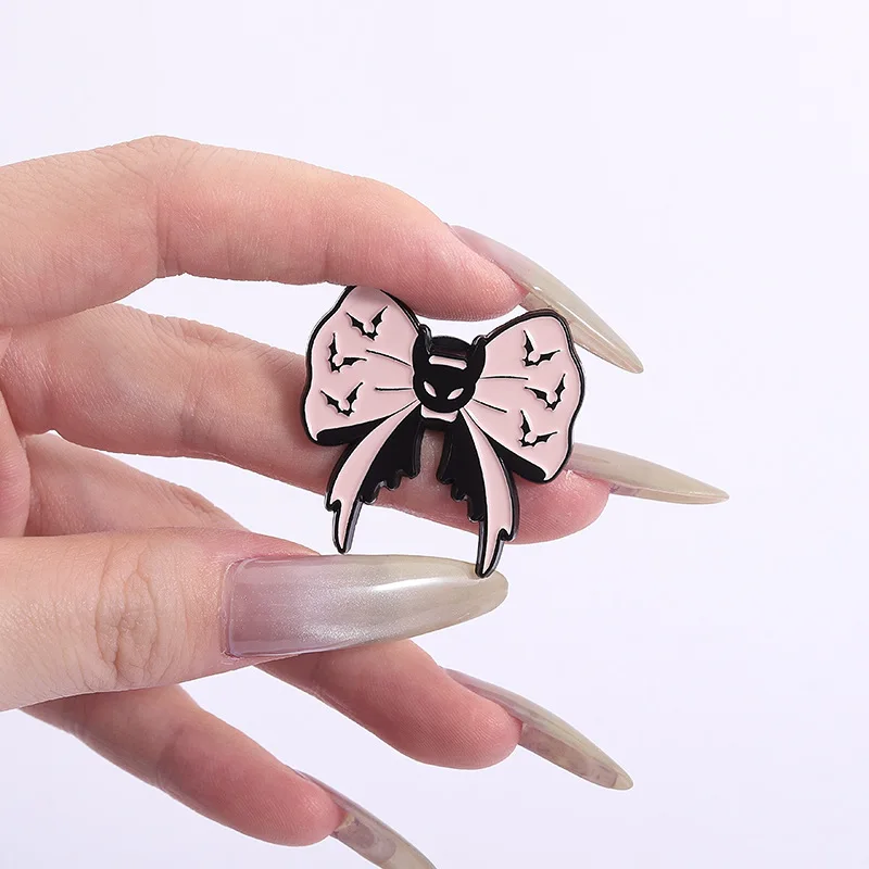 Creative Halloween Theme Pins Brooch Cute Bowknot Shape Skull Skeleton Ghost Horror Spider Design Enamel Corsage Accessory Gift