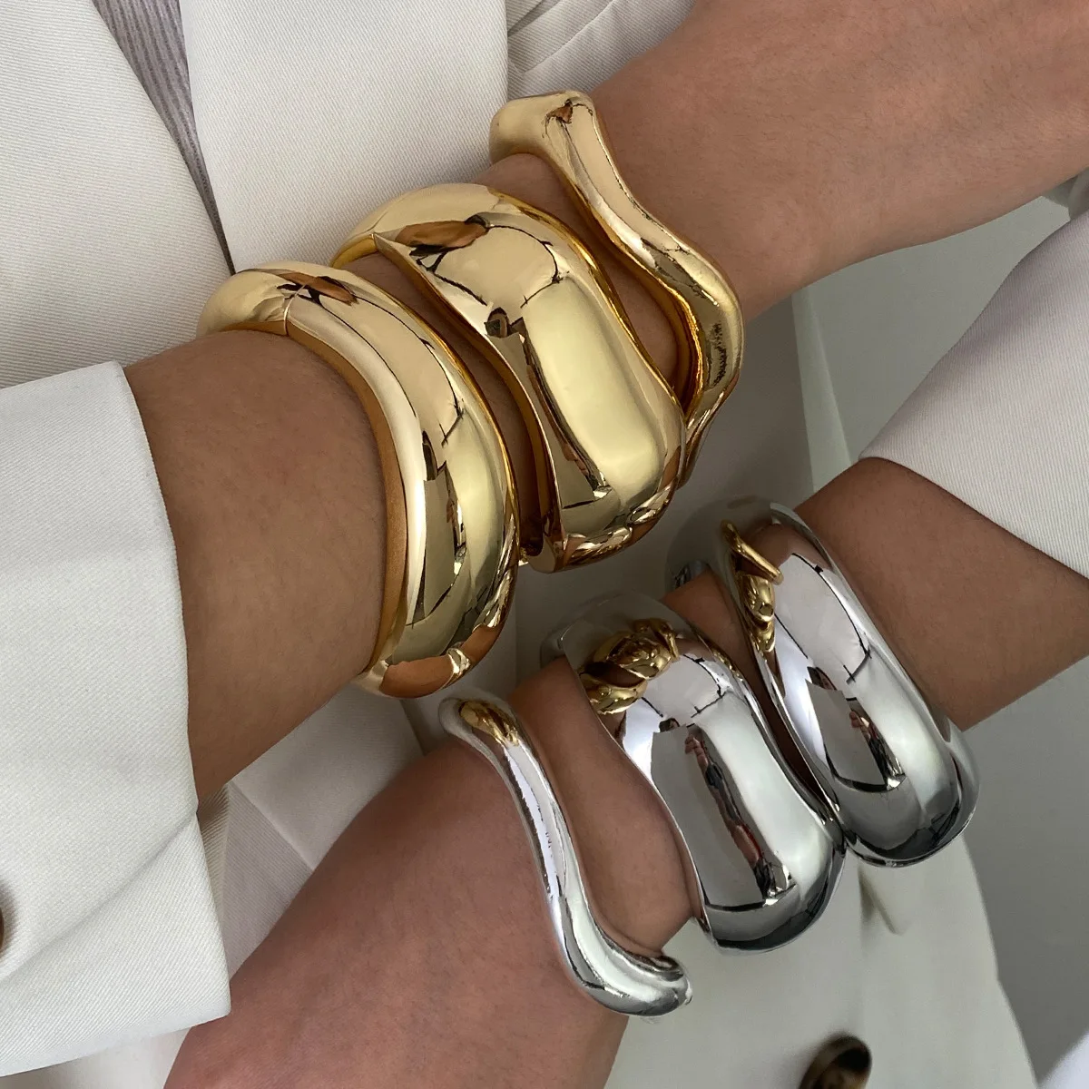 

Irregular Imitation Pearl/Smooth/Round Bracelet Women Fashion Punk Heavy Metal Chunky Spring Bangle Steampunk Luxury Jewelry