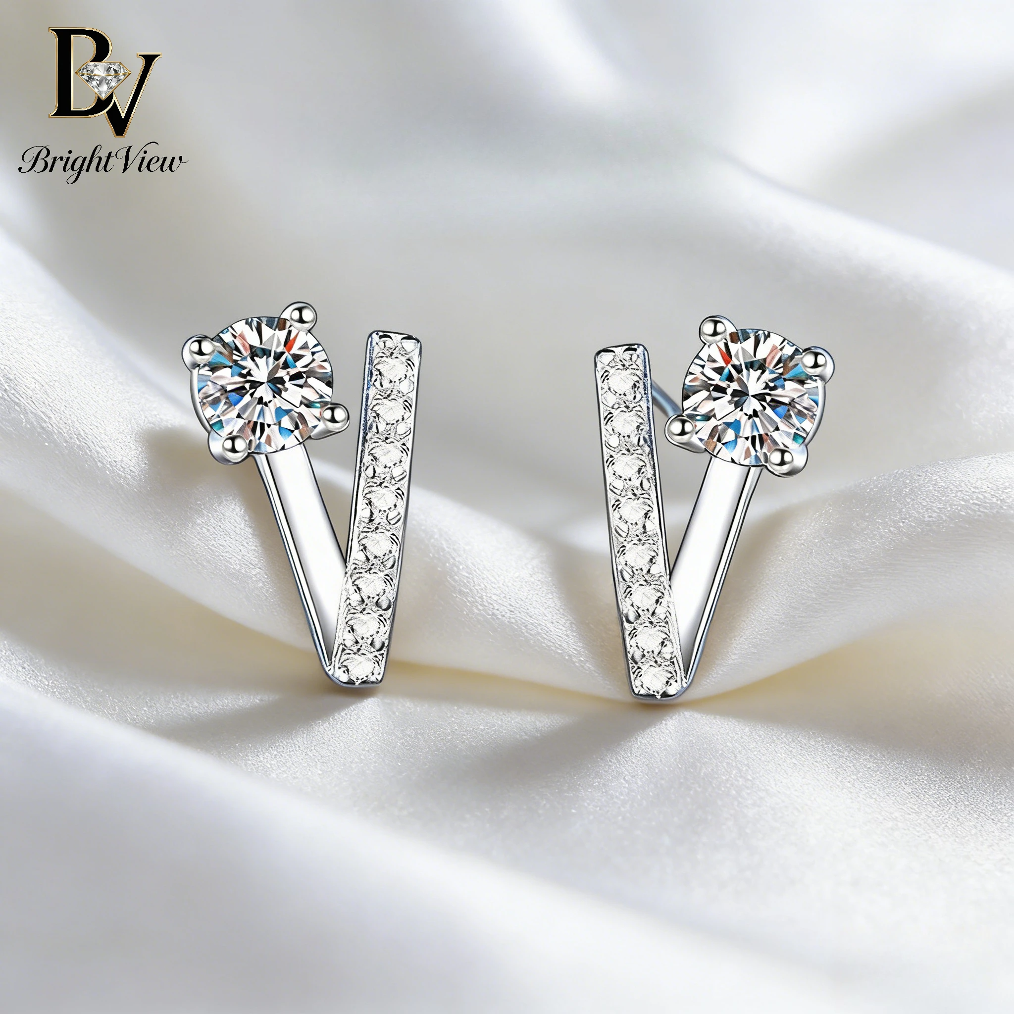 

Серьги-гвоздики из стерлингового серебра S925 с V-образным муассанитом для женщин, минималистичные, роскошные, сверкающие, гипоаллергенные украшения