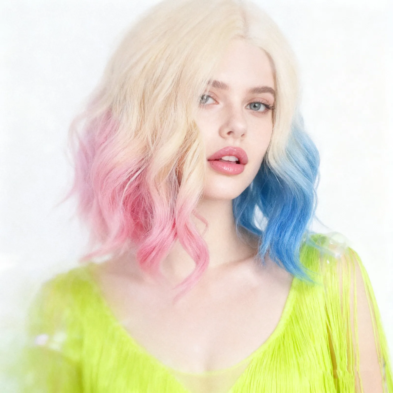 水曜日コスプレウィッグ ピンクブルーグラデーションウィッグ ウェーブのかかったショートボブ 人工毛 ハロウィンコスチュームアクセサリー コスプレウィッグ