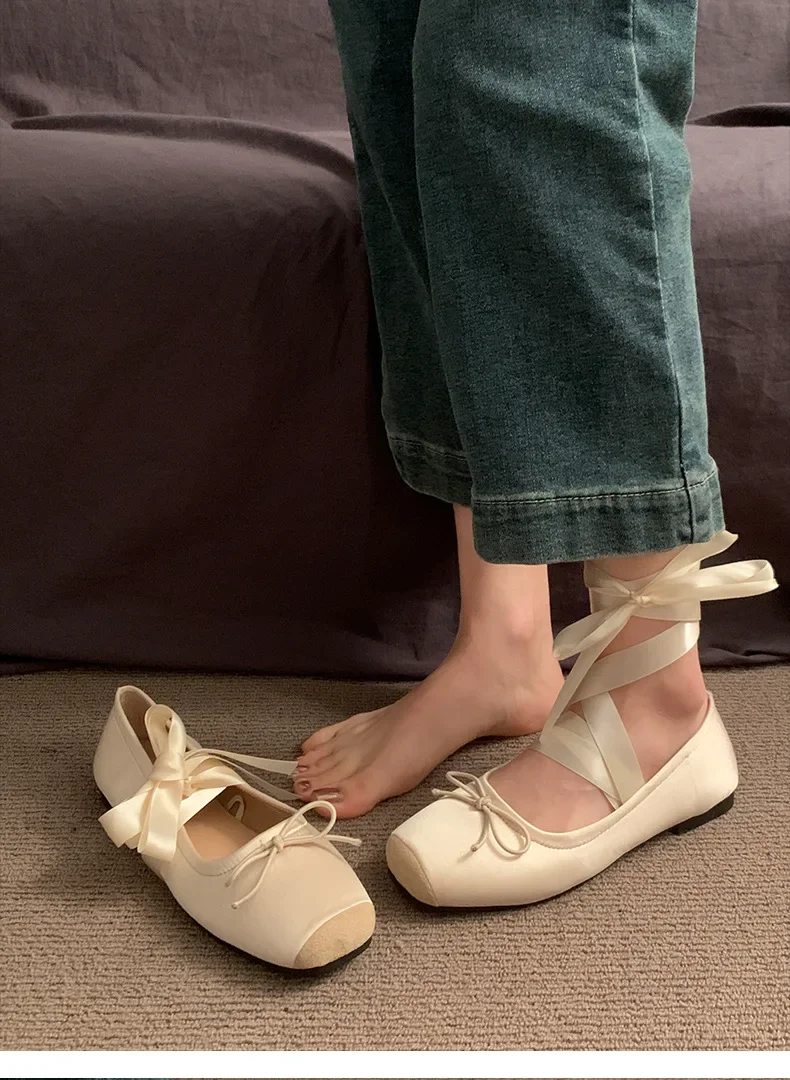 Designer-Kreuzriemen-Damenschuhe im Mary-Jane-Stil, modische Schuhe mit eckiger Zehenpartie und Schleifenverzierung, bequeme Damen-Ballerinas. – Detail 7