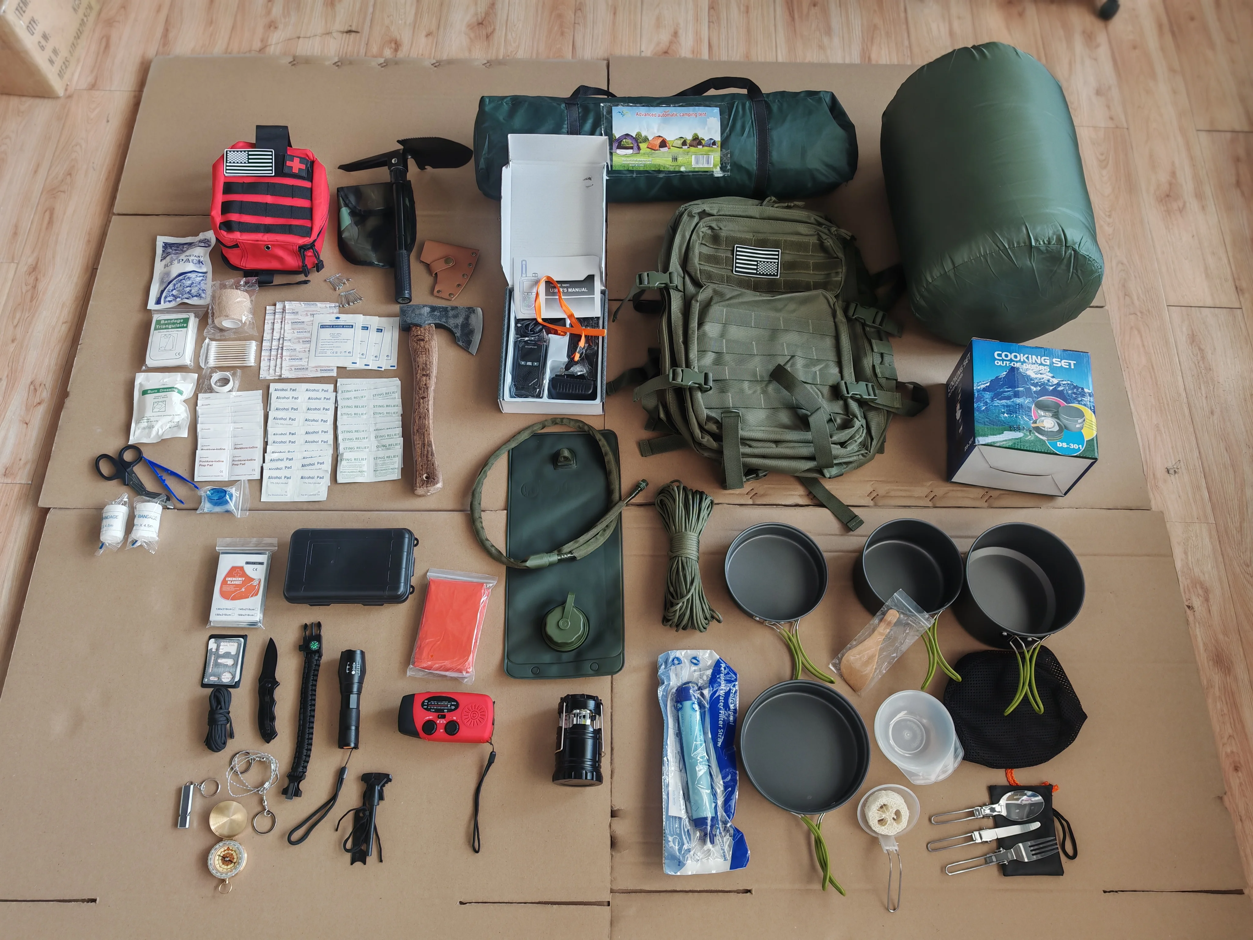 Professional Camping Survival Gear Tool First Aid Kit Earthquake Emergency Survival Kit for Outdoor Adventure Hiking Climbing