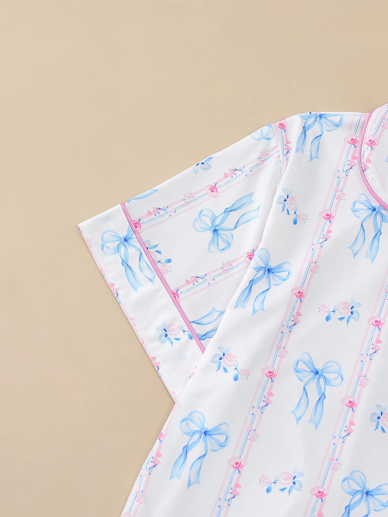 Bow print can be worn on women\'s pajamas lapel button short sleeved tops and loose shorts women\'s home wear